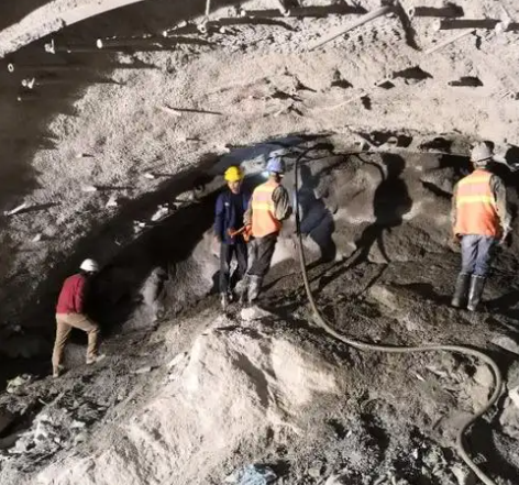 克什克腾拱顶带模注浆料的施工流程及注意事项